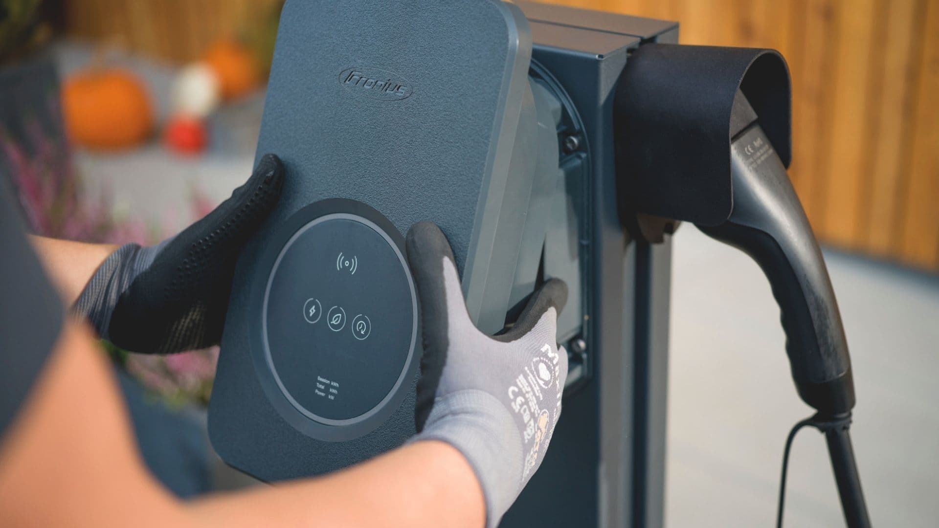 Eine Ladestation für eine Elektrofahrzeug der Firma Fronius | Auch erhältlich über www.sundaysolar.de